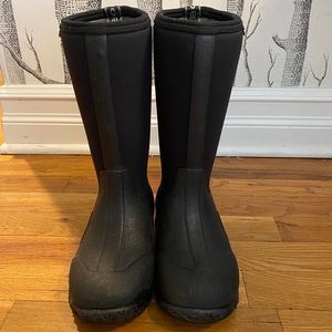 Bogs Classic Black Kid’s winter boots, size 1